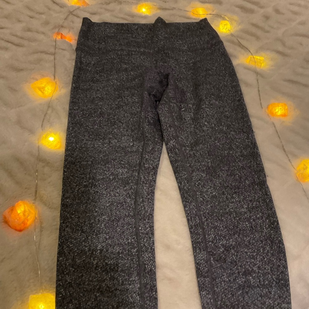 Lululemon graphic style size 10 crop leg no pockets